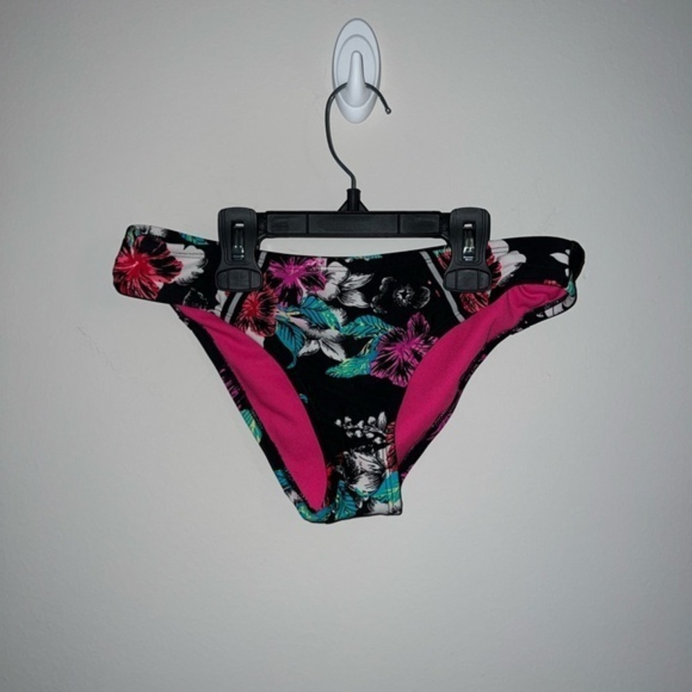 Black bikini bottoms with highlight floral print xhilaration Small